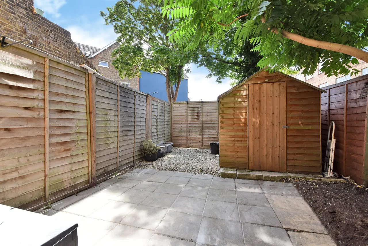 1 bed flat for sale, London Road, Kingston Upon Thames, KT2