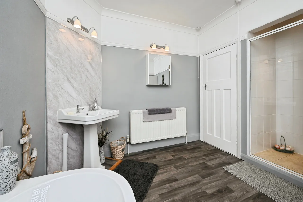 Kirkby Folly Road, Sutton-In-Ashfield, photo 8