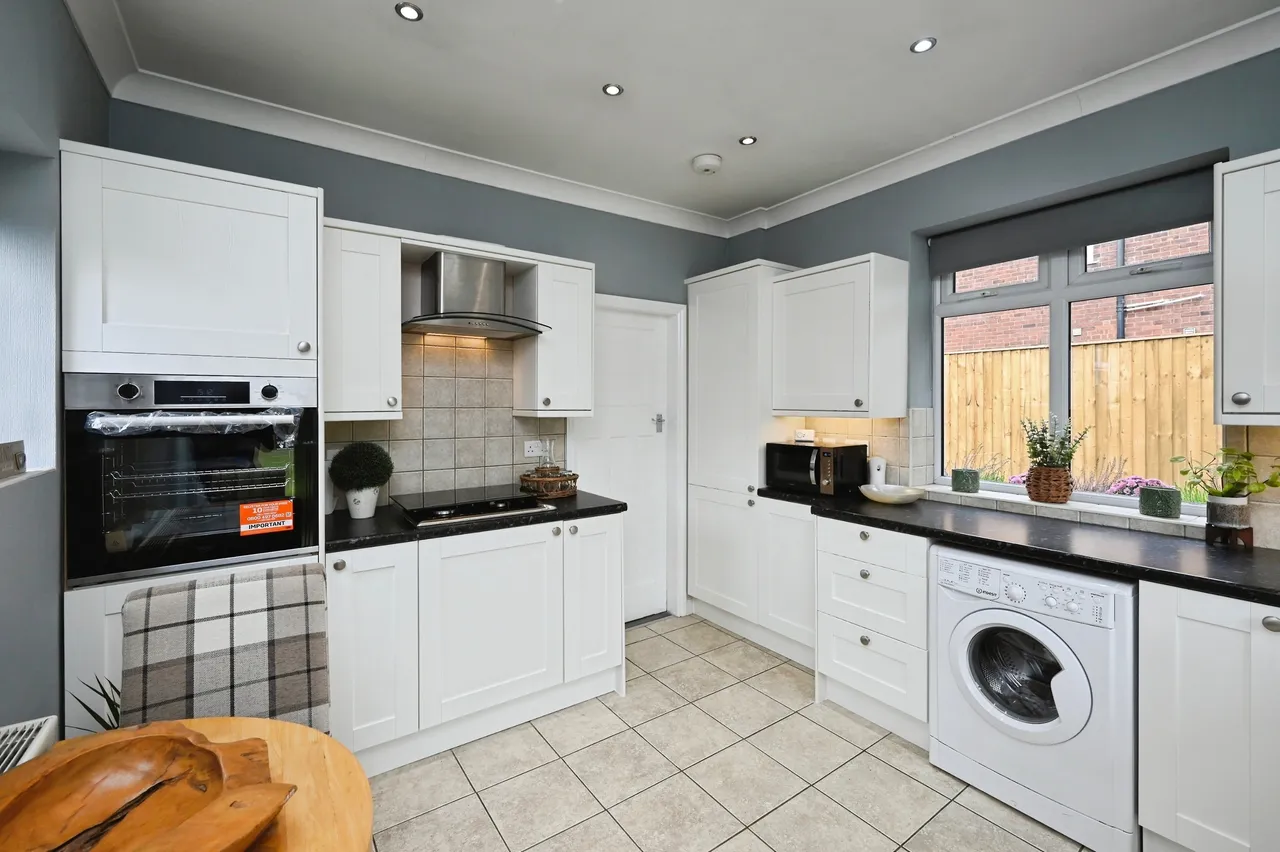 Kirkby Folly Road, Sutton-In-Ashfield, photo 6