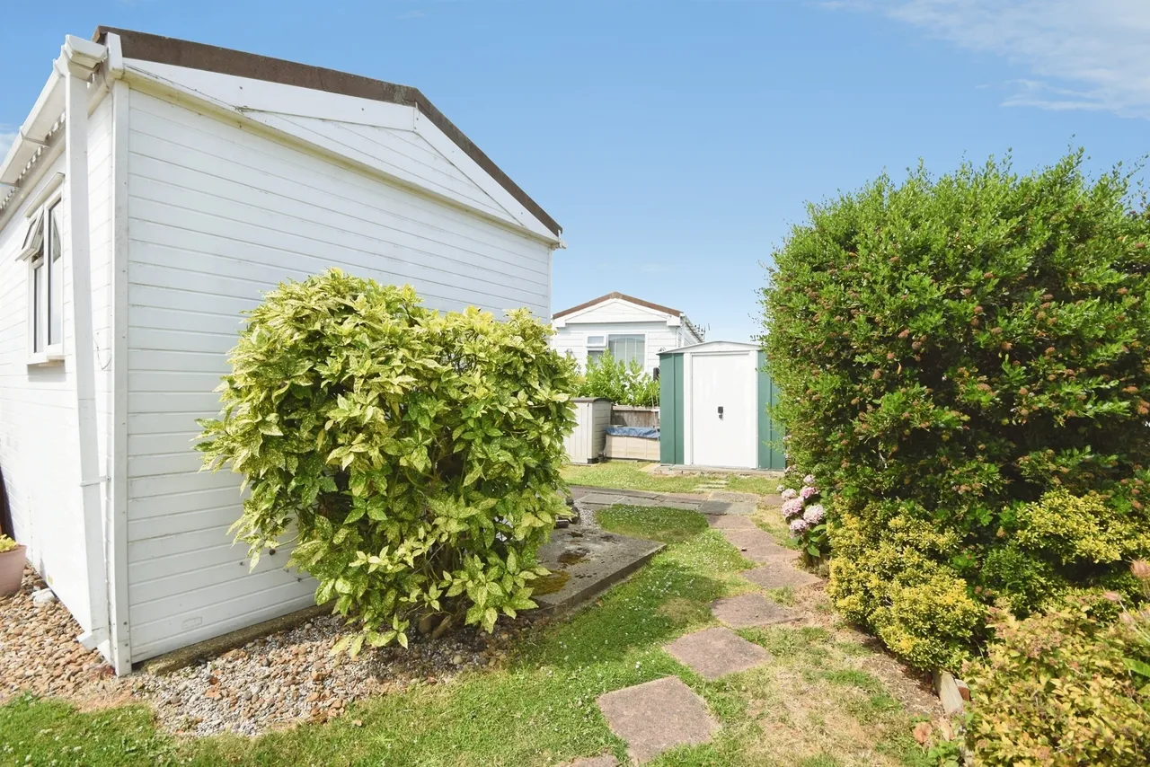 Lower Dunton Road, Dunton, CM13, photo 11