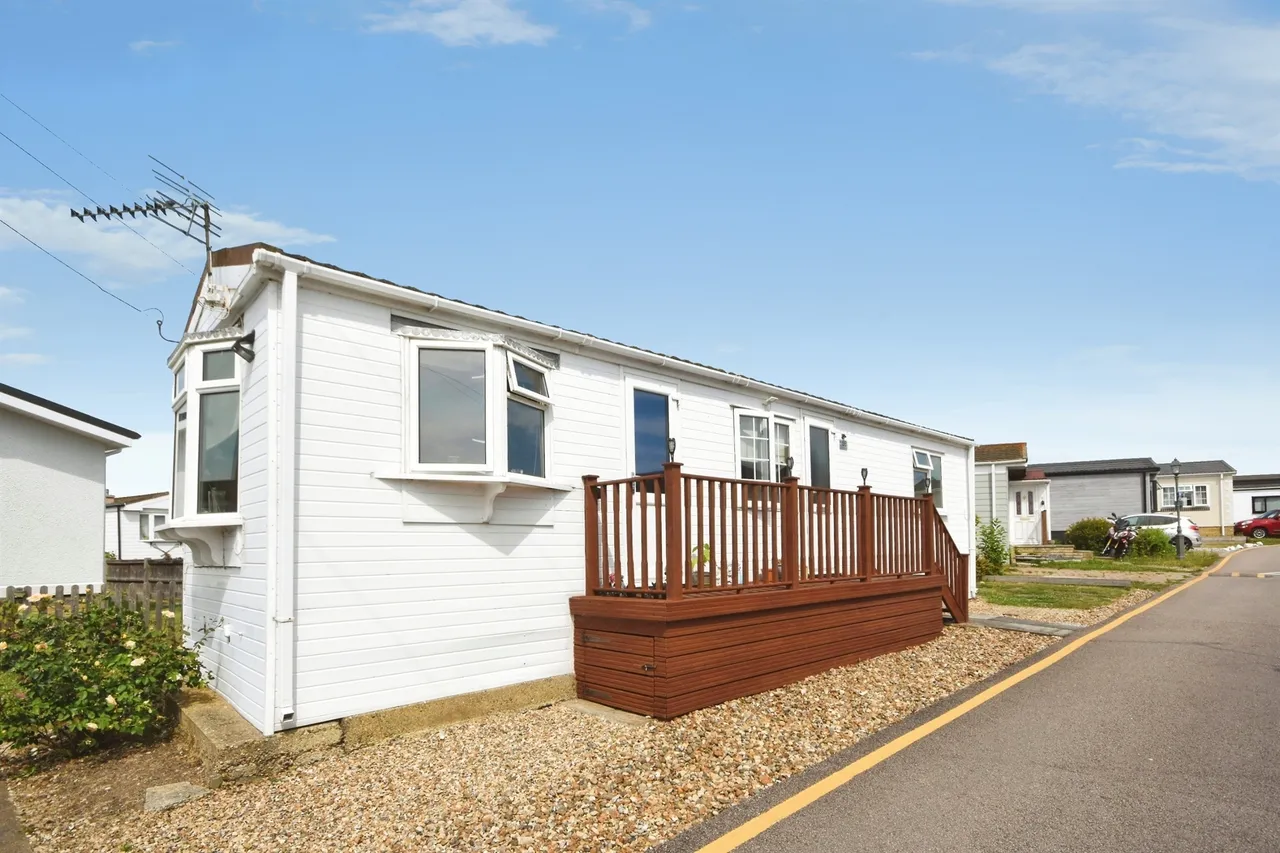 Lower Dunton Road, Dunton, CM13, photo 3