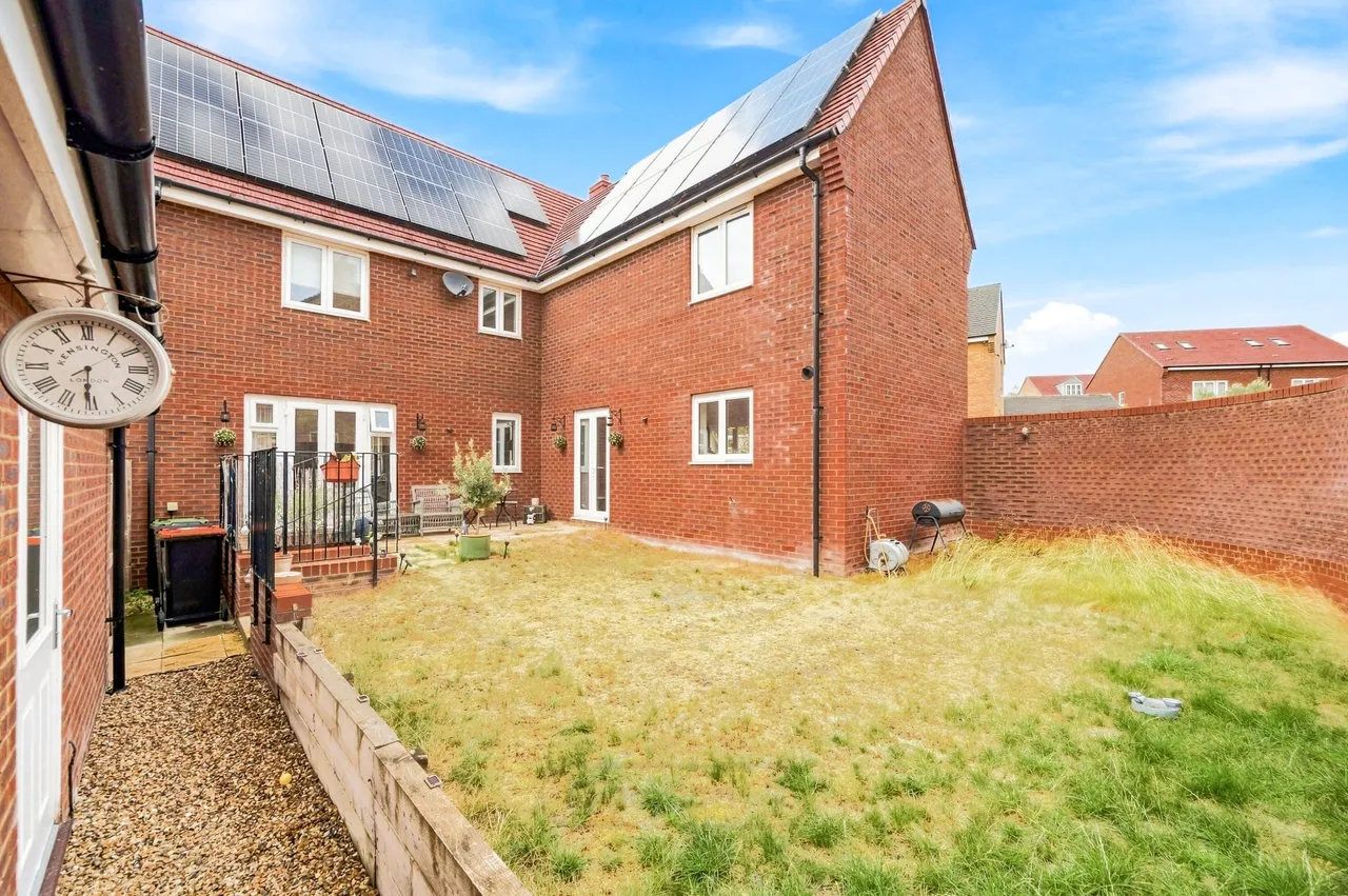 Aylesbury Drive, Houghton Regis, Dunstable, Dunstable, LU5 6FX, photo 19