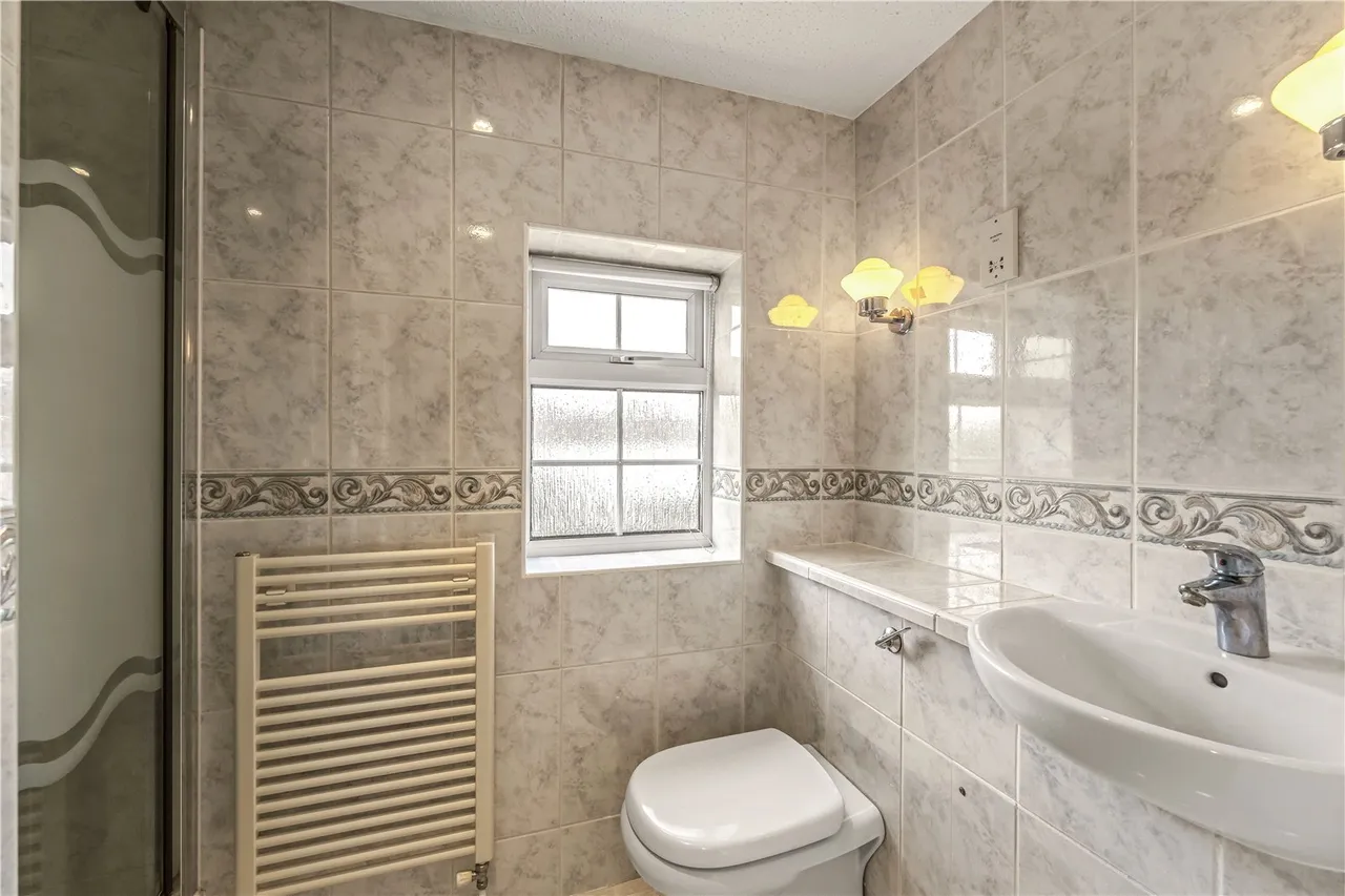 Ripley Road, Hampton, TW12 2JH, photo 11