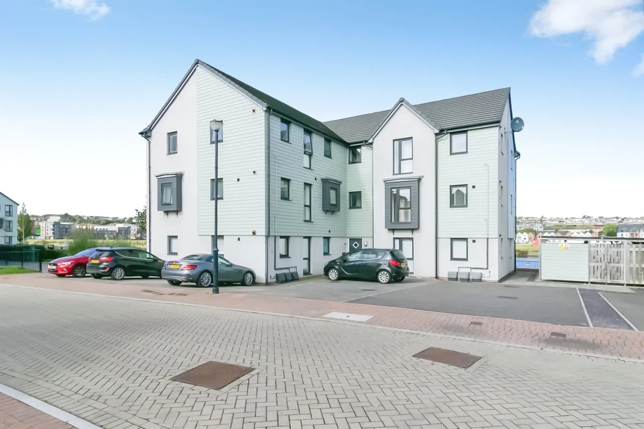 Ffordd Pentre Barry, CF62, photo 15