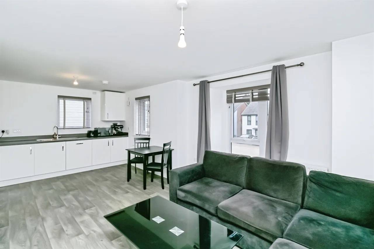 Ffordd Pentre Barry, CF62, photo 14