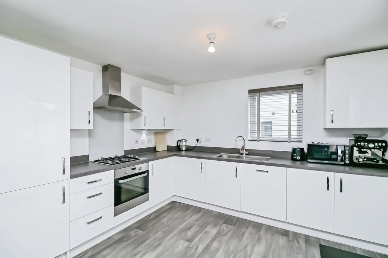 Ffordd Pentre Barry, CF62, photo 2