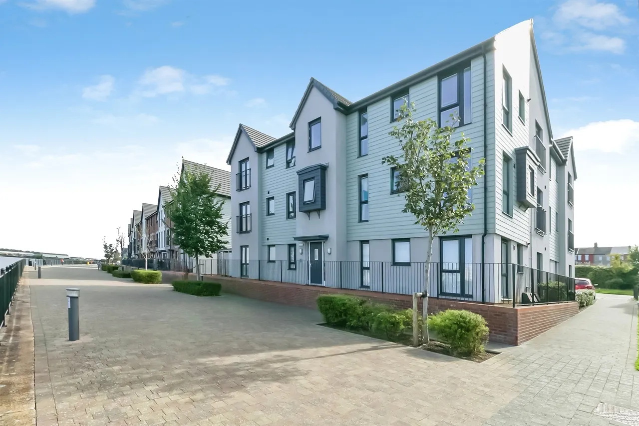 2 bed flat for sale, Ffordd Pentre Barry, CF62