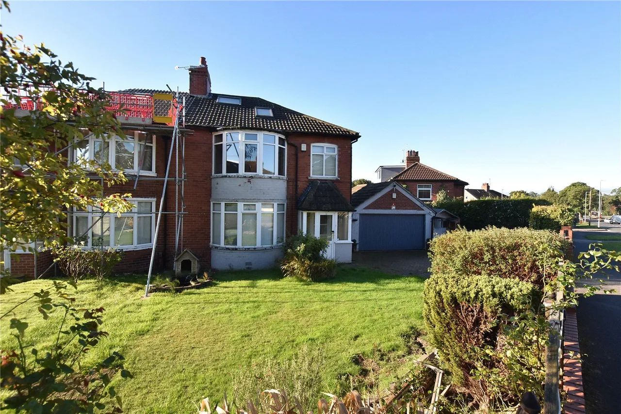 3 bed house for sale, The Avenue, Alwoodley, LS17