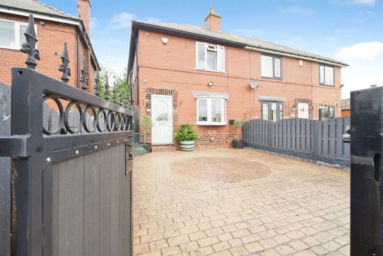 3 bed house for sale — Chapel Lane, Barnsley