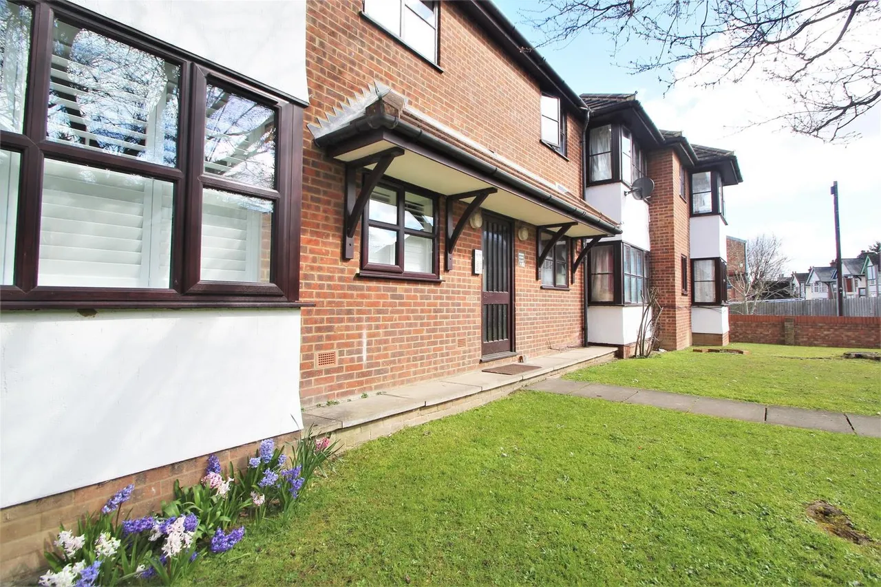 Eaton Avenue, High Wycombe, HP12, photo 12