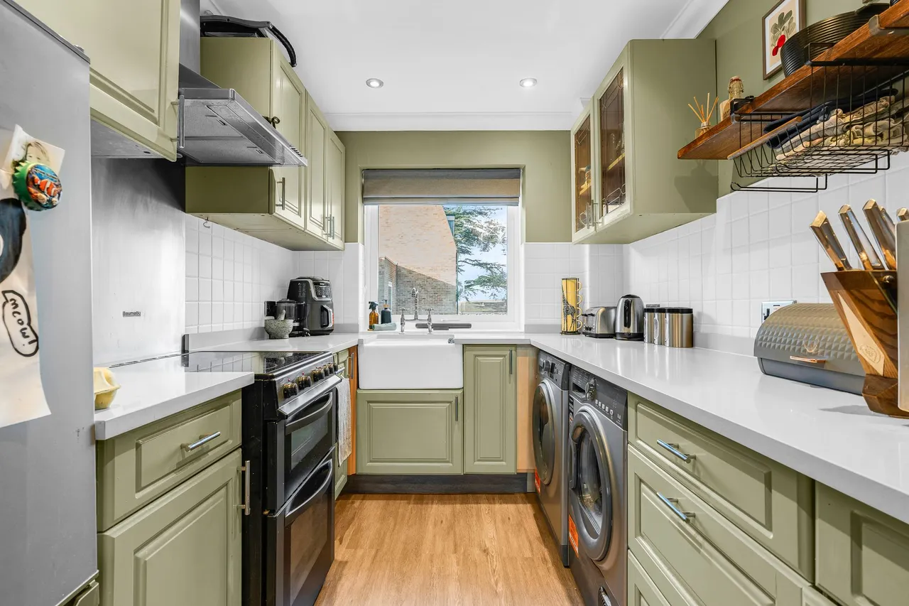 Kestrel Court, WARE, Ware, SG12 0XQ, photo 2