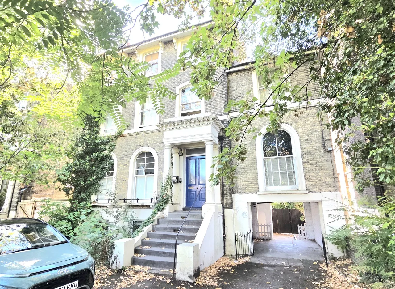 2 bed flat to rent — Shooters Hill Road, London, SE3 8RL