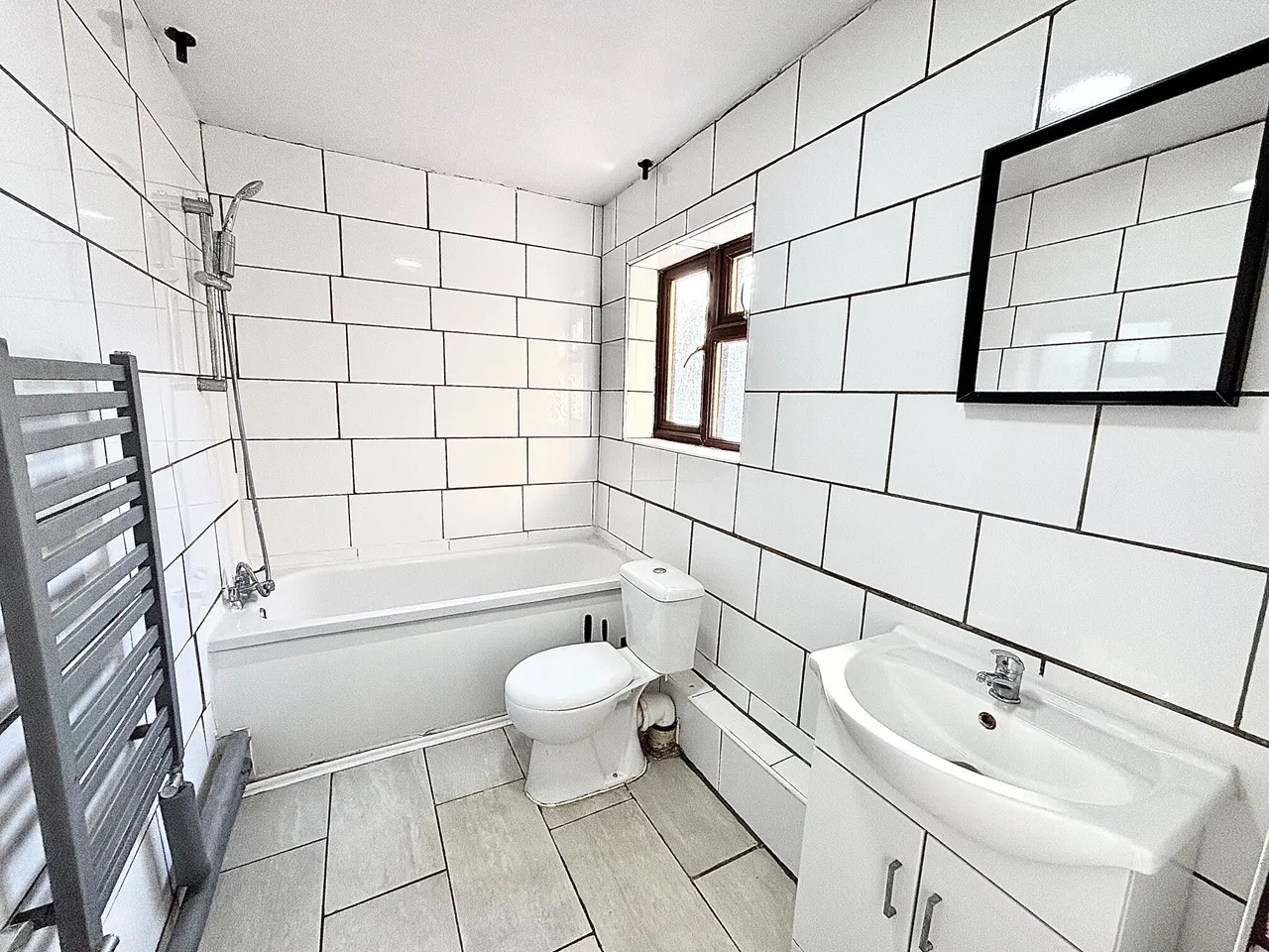 3 bed house to rent — Alexandra Road, East Ham, E6 6HB