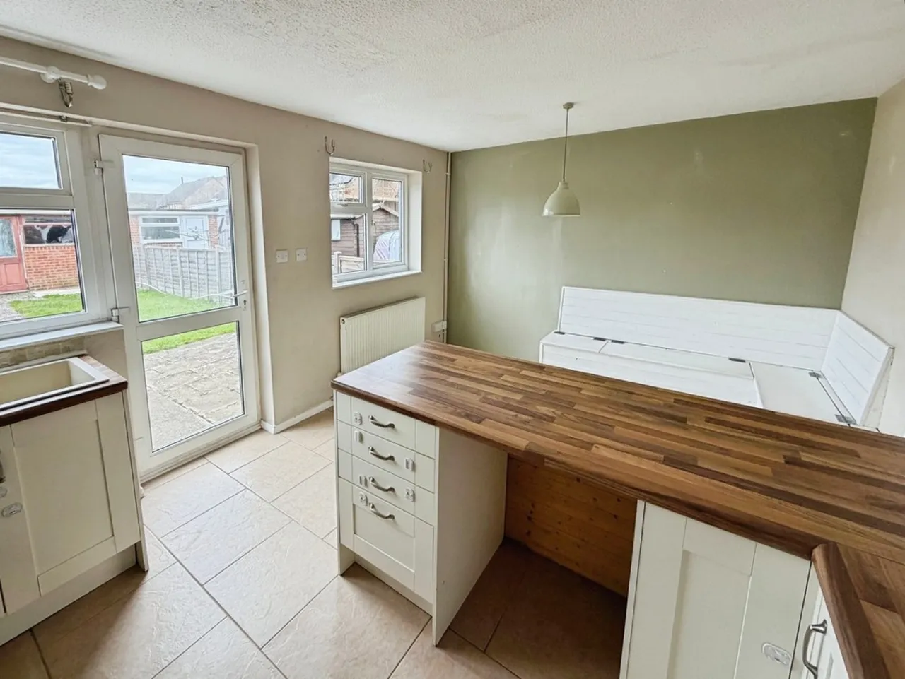 Rocher Close, Westbury, photo 8