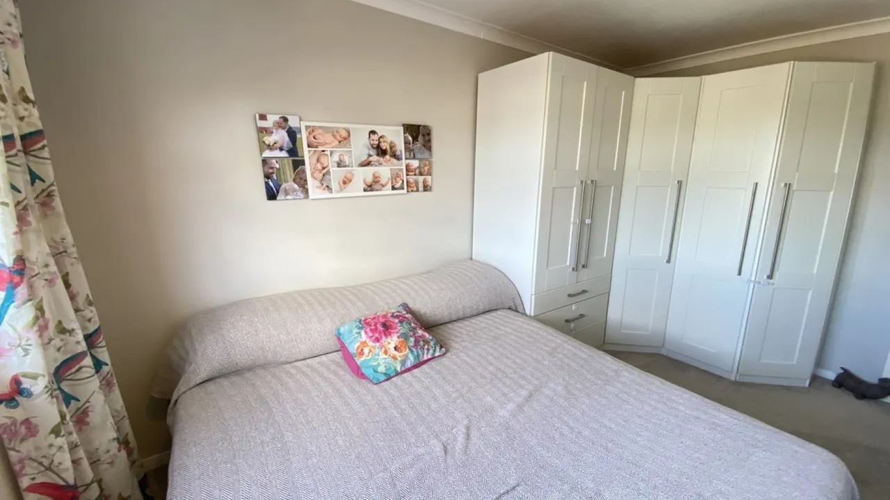 Rocher Close, Westbury, photo 10