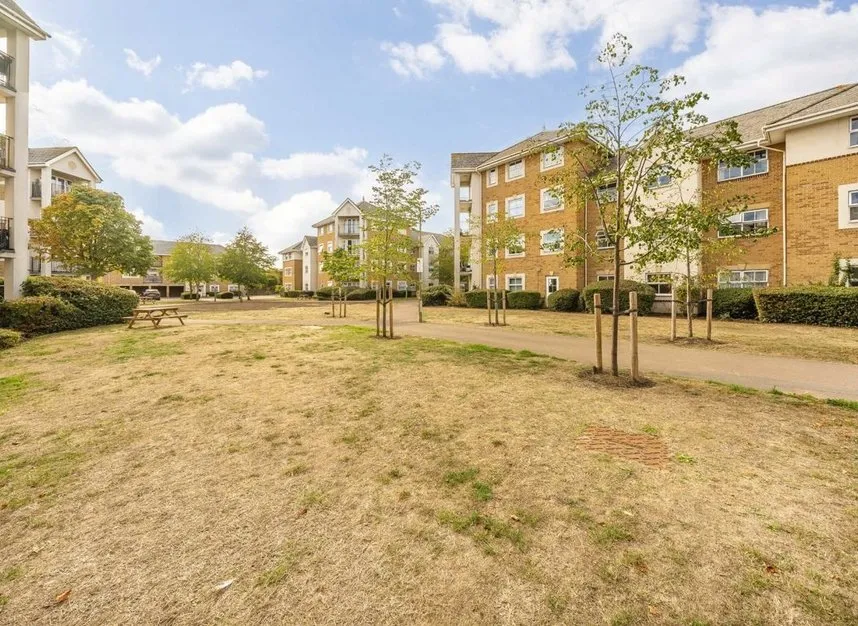 International Way, Sunbury-On-Thames, TW16, photo 4