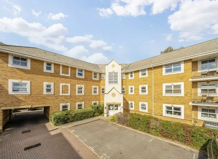 flat for sale, International Way, Sunbury-On-Thames, TW16