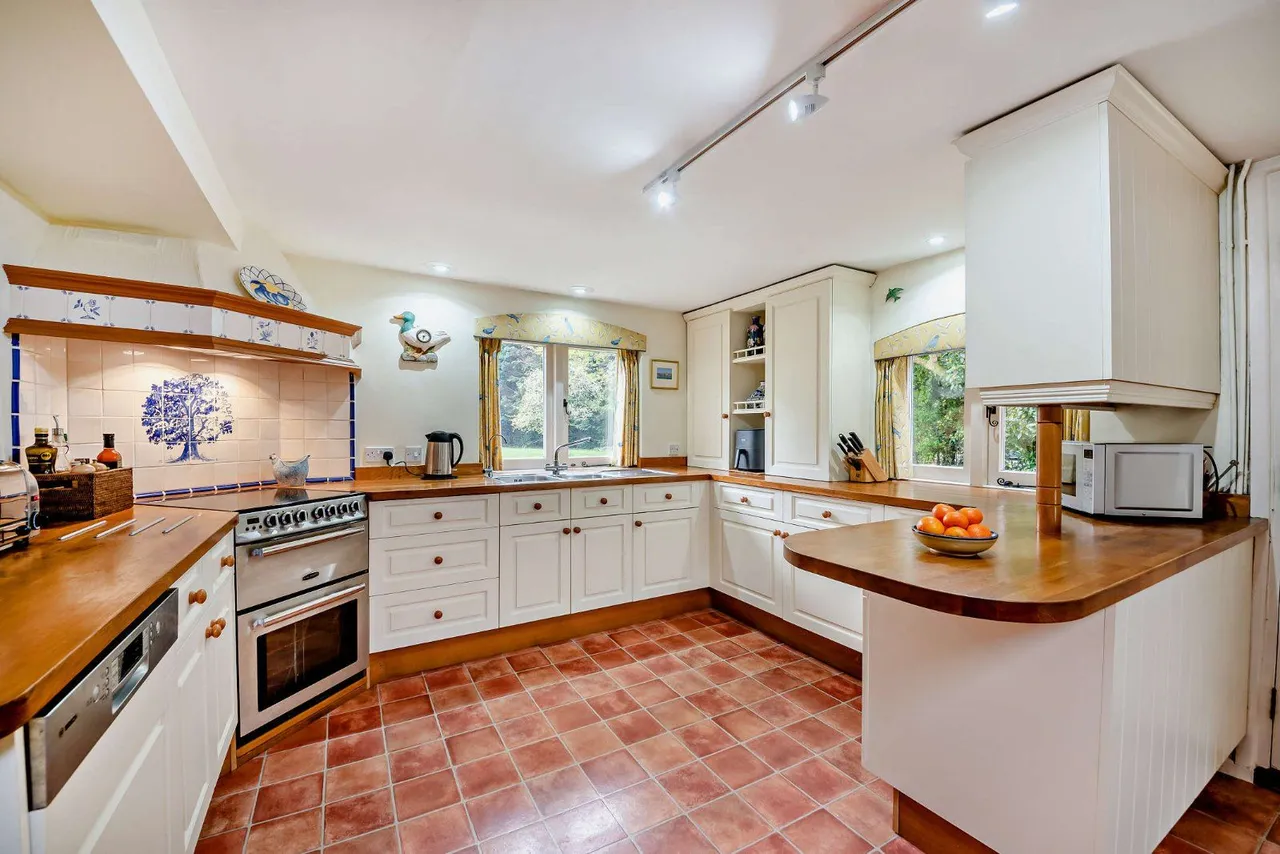 Hermitage Road, Cold Ash, Thatcham, Berkshire, RG18 9JN, photo 4