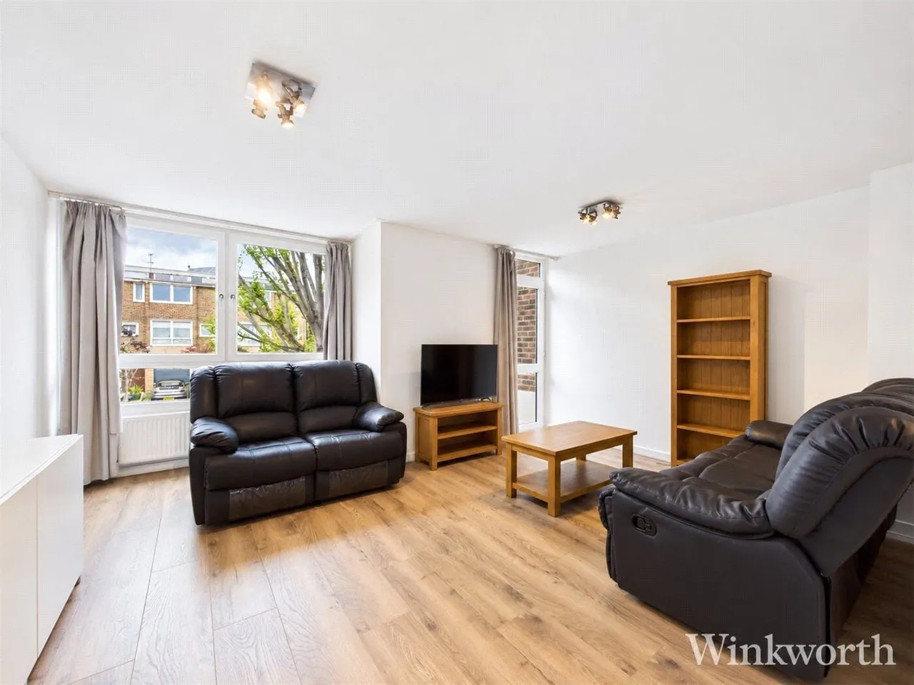 4 bed house to rent, Deena Close, London, W3
