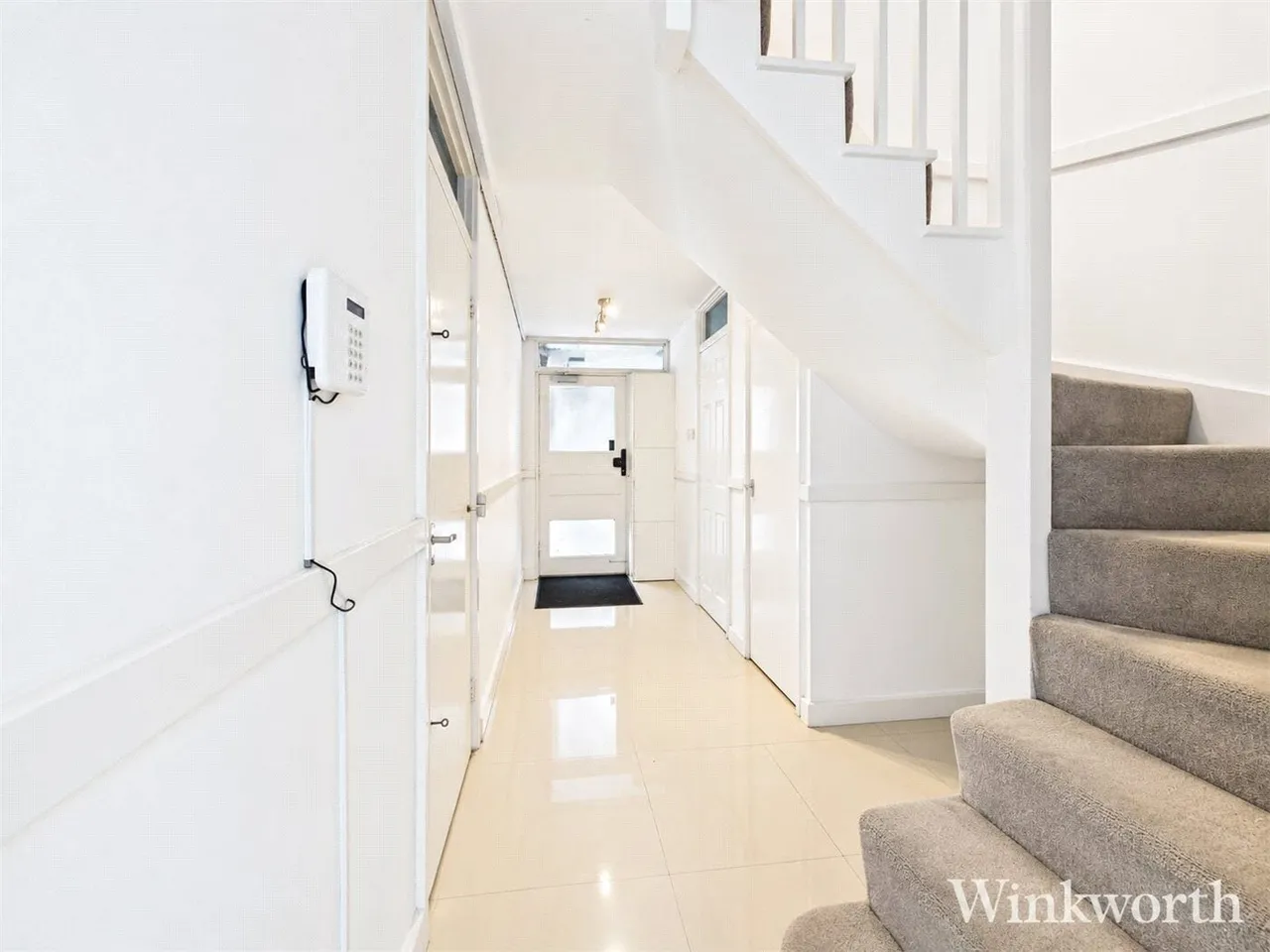 Deena Close, London, W3, photo 8