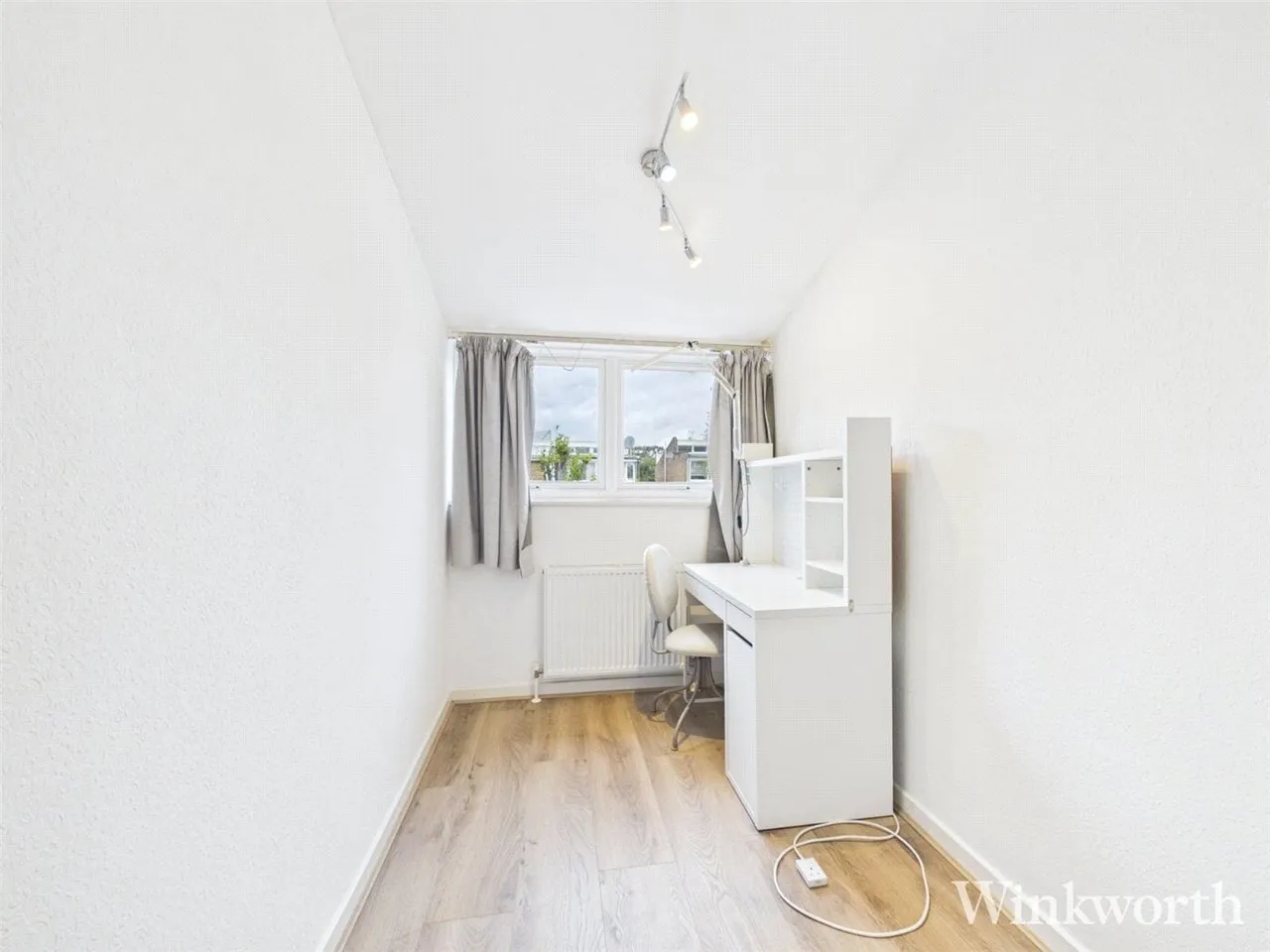 Deena Close, London, W3, photo 5