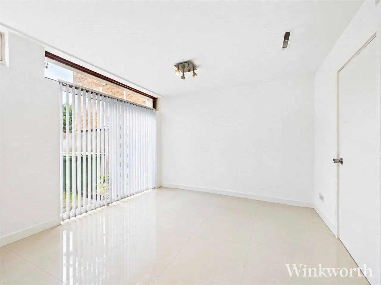 Deena Close, London, W3, photo 6