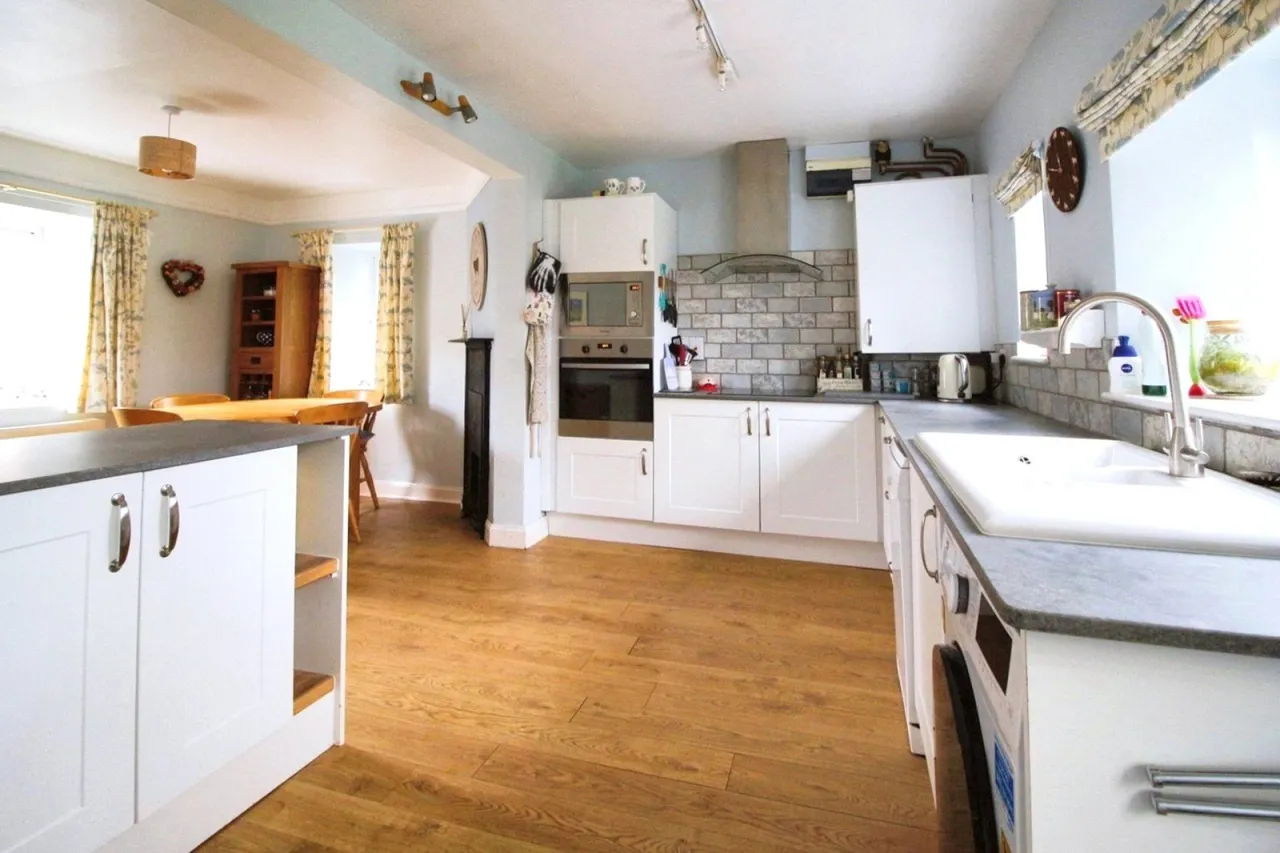 Chesterton Lane, Cirencester, GL7, photo 2