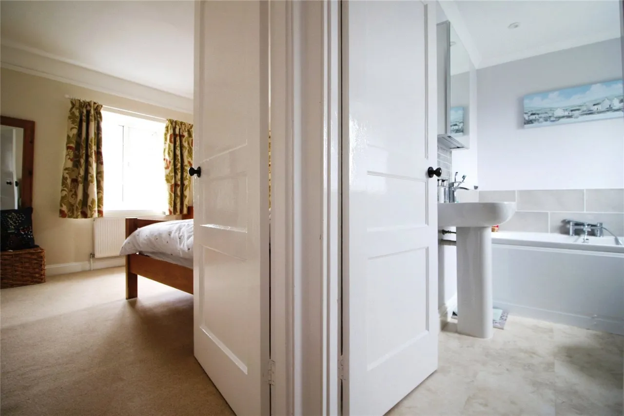 Chesterton Lane, Cirencester, GL7, photo 8