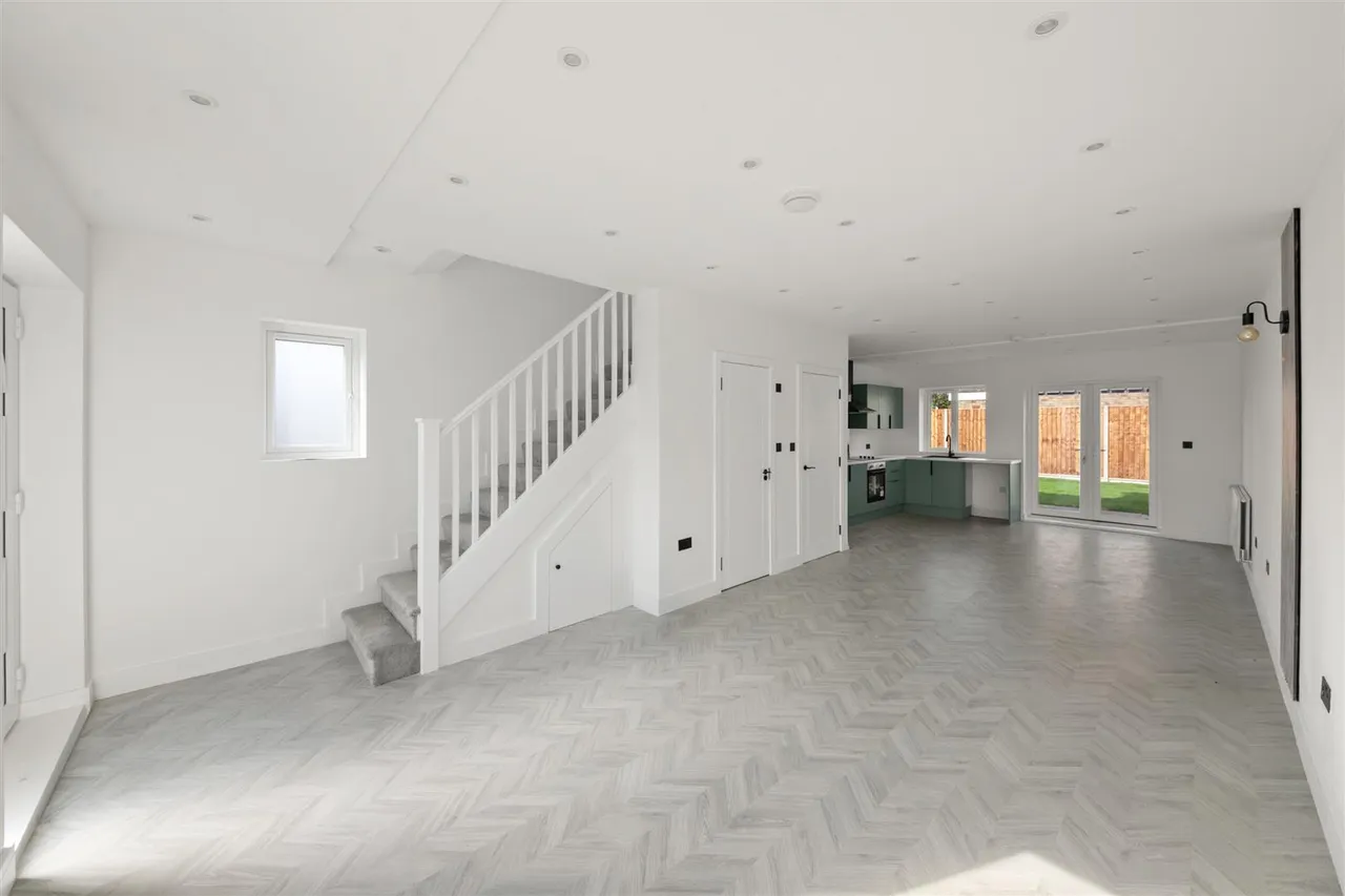 Hayman Crescent, Hayes, photo 5