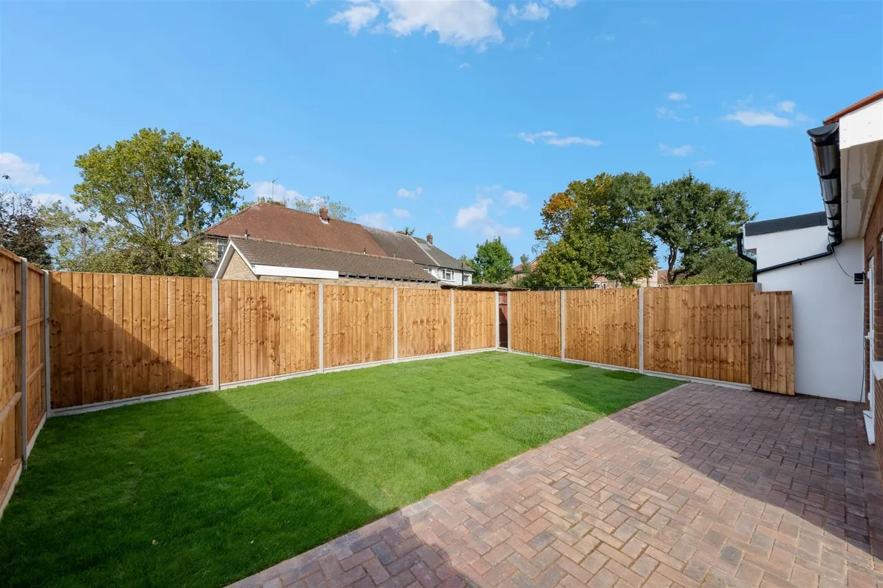 Hayman Crescent, Hayes, photo 10