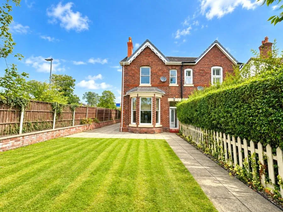 3 bed house for sale, Lyndale Avenue, Fearnhead, WA2