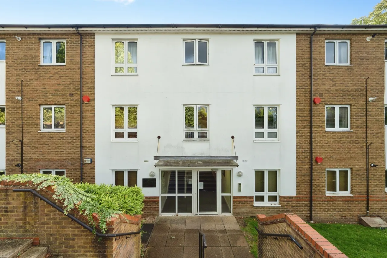 2 bed flat for sale, Rickmansworth Road, Watford, WD18
