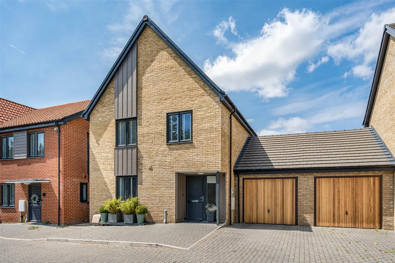 4 bed property for sale, Manor Road, Haverhill, CB9