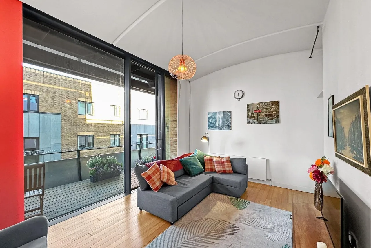 Woodfield Road, Altrincham, Cheshire WA14 4RB, photo 2