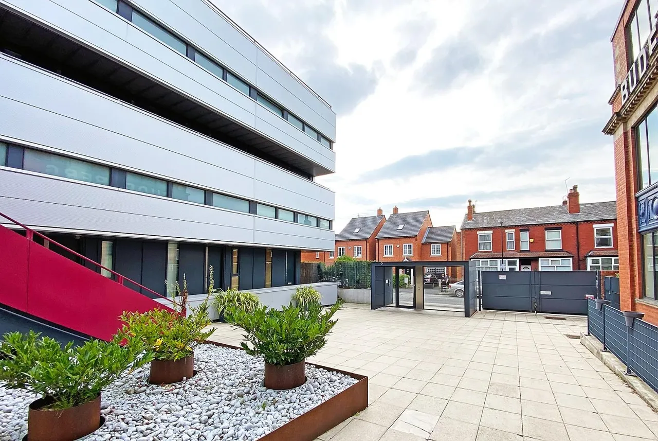 Woodfield Road, Altrincham, Cheshire WA14 4RB, photo 37