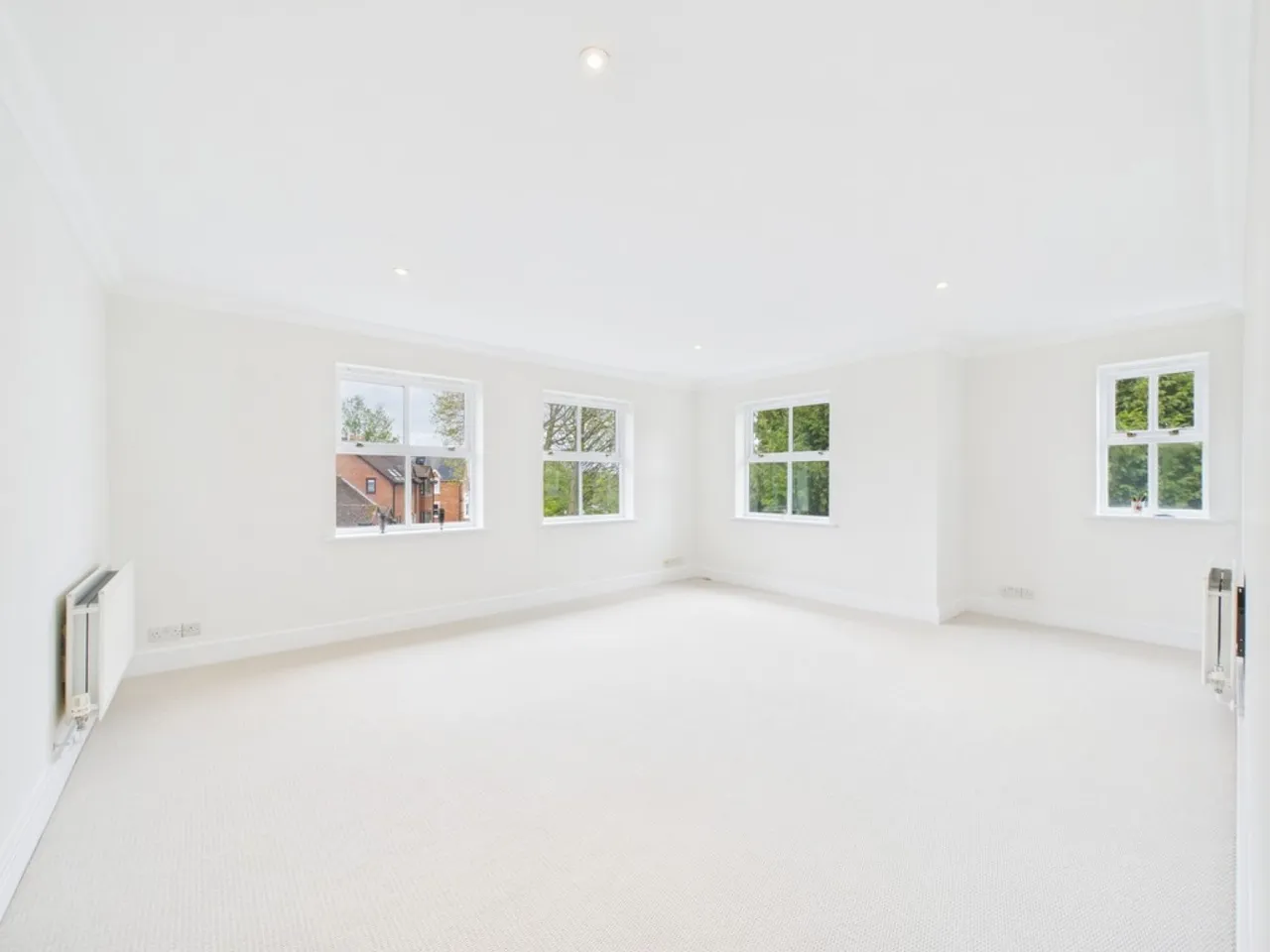 Wimblehurst Road, Horsham, photo 3