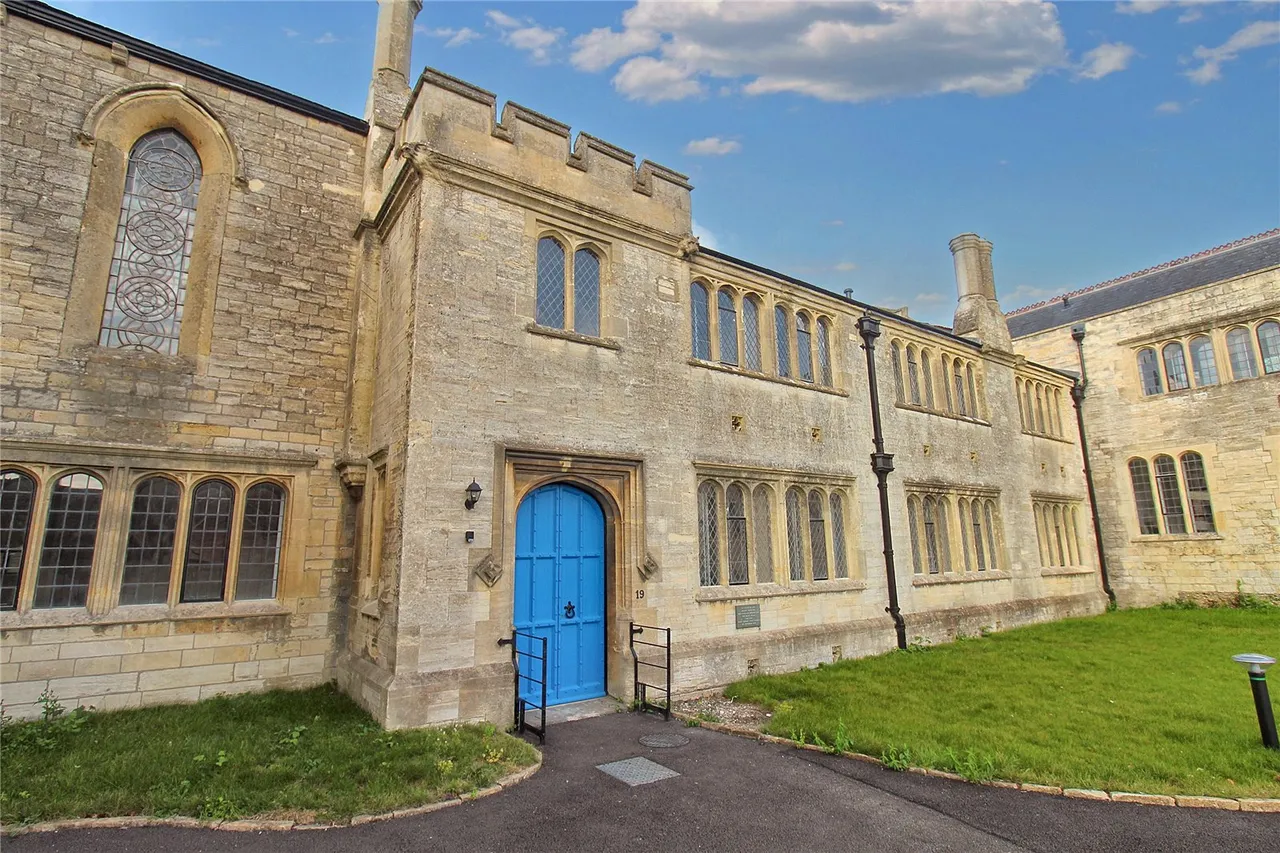 2 bed flat for sale, Trowbridge, Wiltshire
