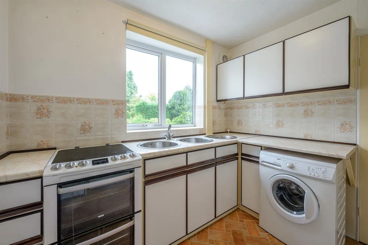 Buckingham Grove, Kingswinford, DY6, photo 3