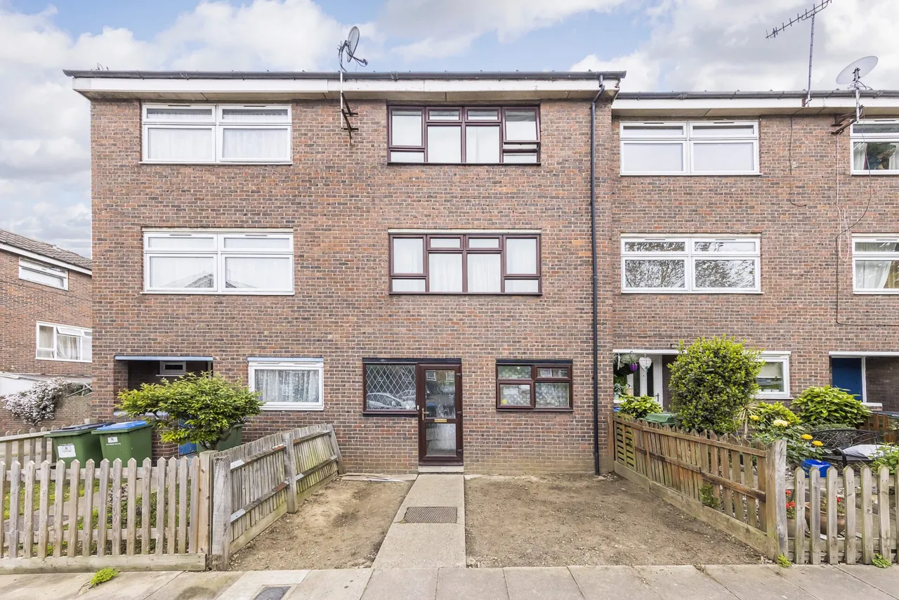 4 bed house for sale — Venus Road, London
