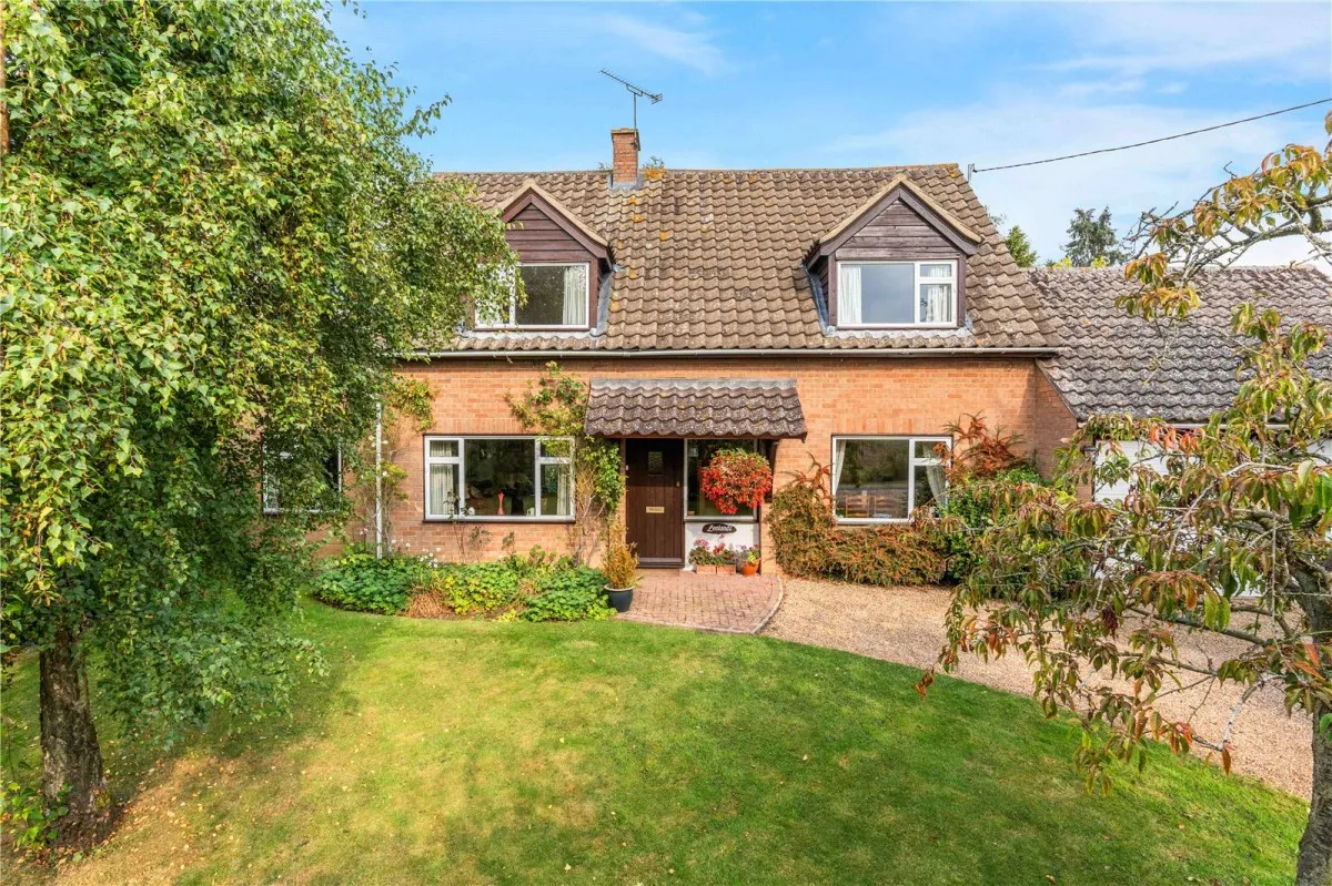 4 bed house for sale, House Under Offer with 4 bedrooms in Debden, Nr Saffron Walden, CB11