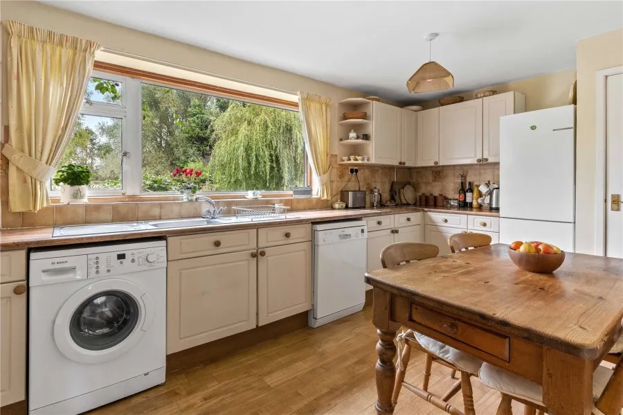House Under Offer with 4 bedrooms in Debden, Nr Saffron Walden, CB11, photo 4