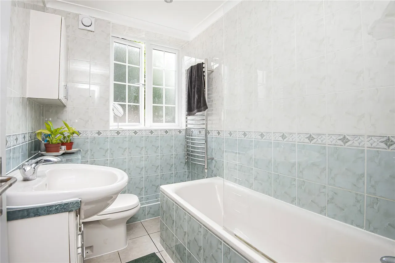 London Court, Frogmore, photo 2