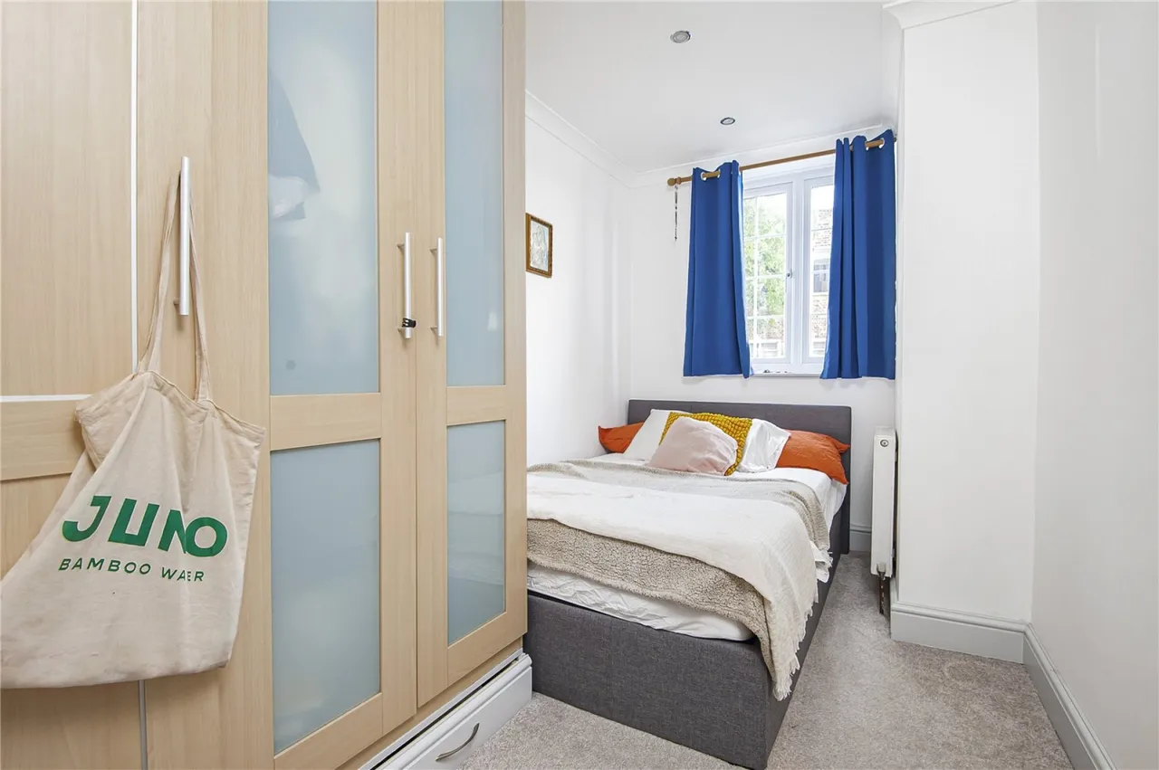 London Court, Frogmore, photo 8