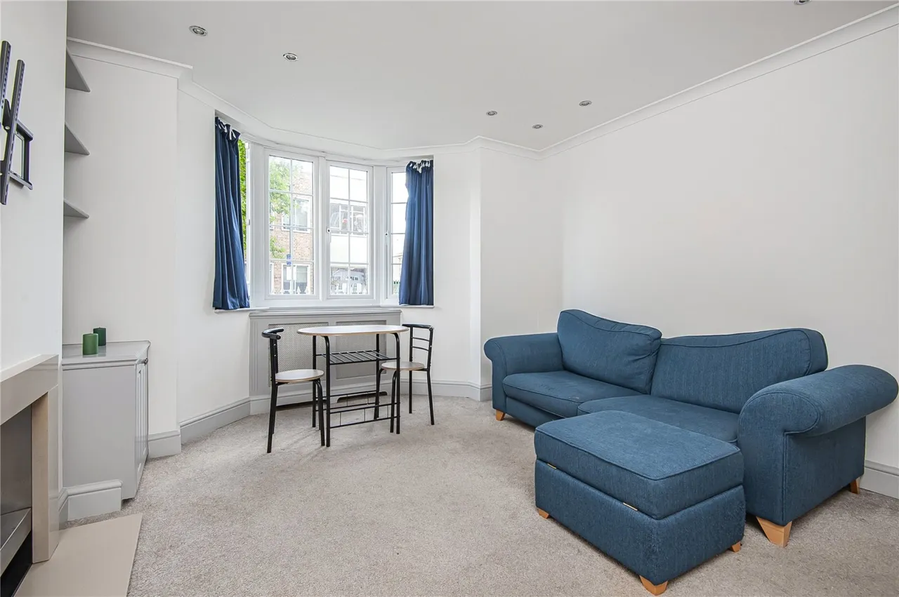 London Court, Frogmore, photo 6