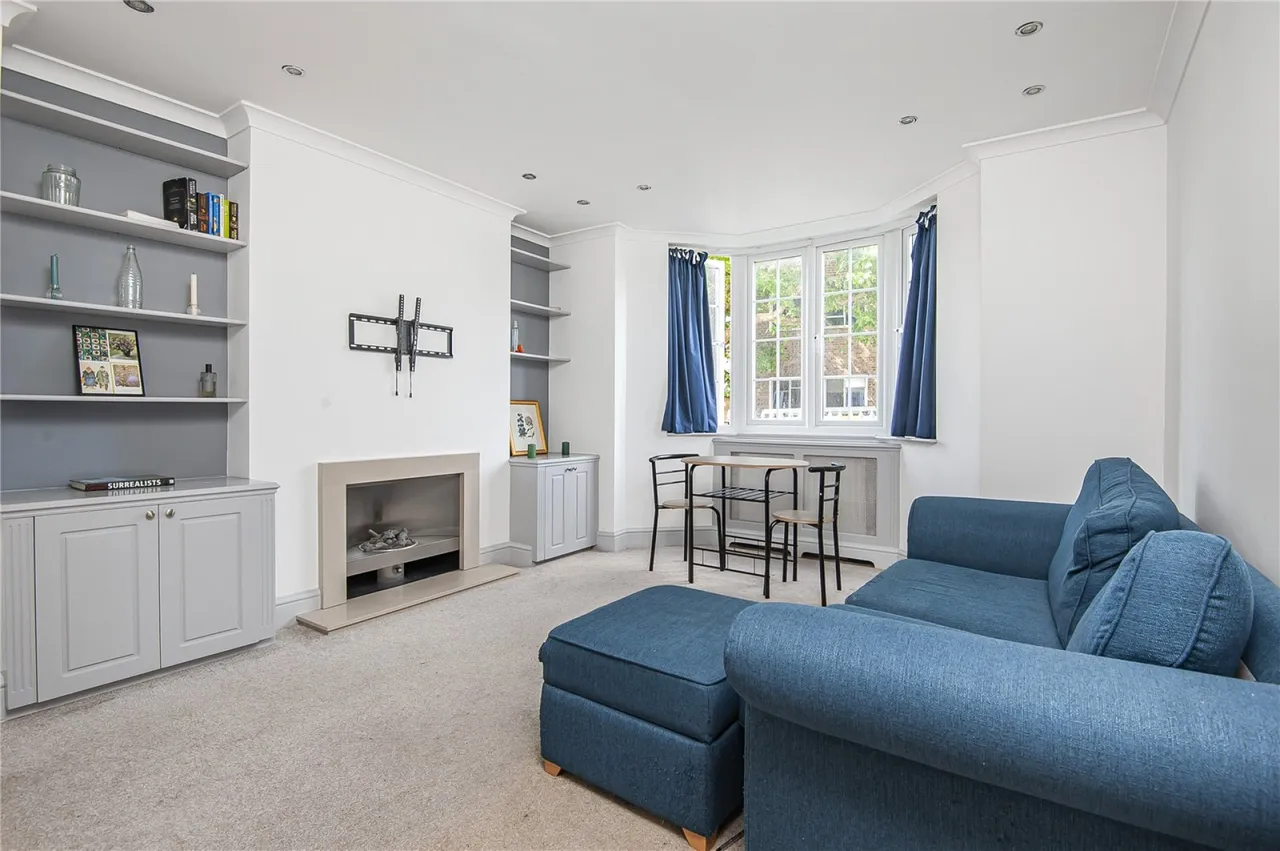 London Court, Frogmore, photo 5