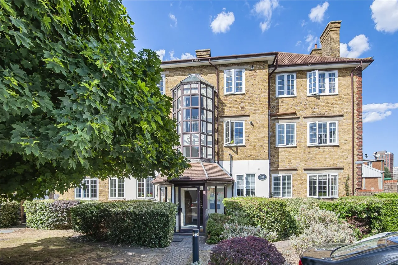 3 bed property let to rent, London Court, Frogmore