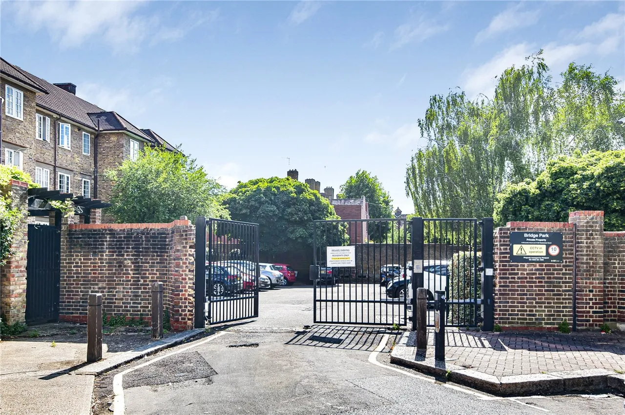 London Court, Frogmore, photo 10
