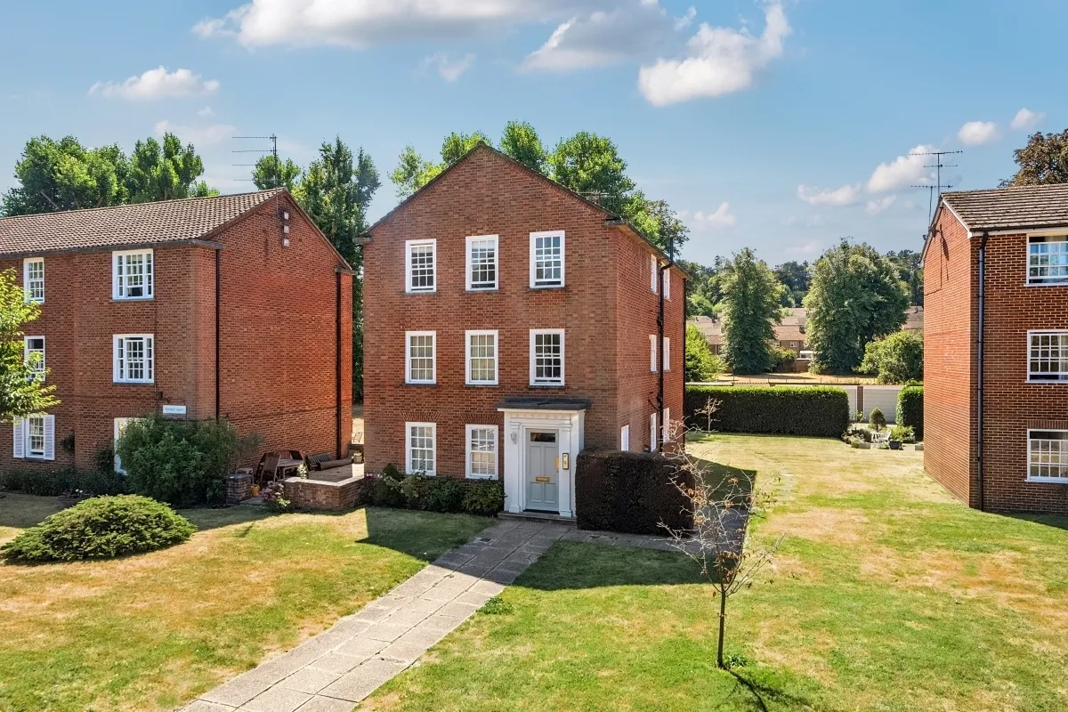 3 bed flat to rent — Fairmile Henley On Thames RG9