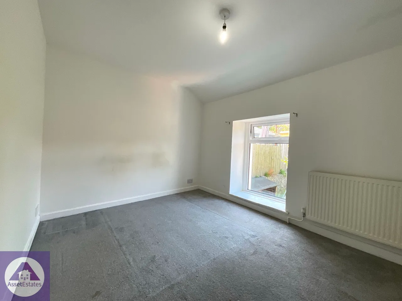 Rhiw Parc Road, Abertillery, photo 9