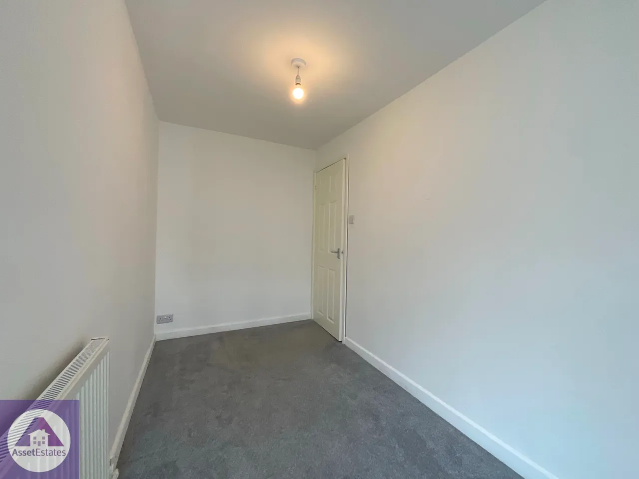 Rhiw Parc Road, Abertillery, photo 11